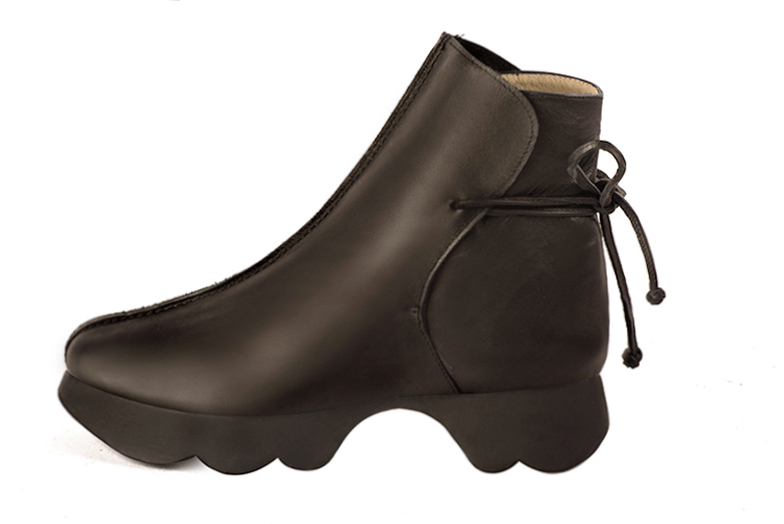 Dark brown women's ankle boots with laces at the back. Round toe. Low rubber soles. Profile view - Florence KOOIJMAN